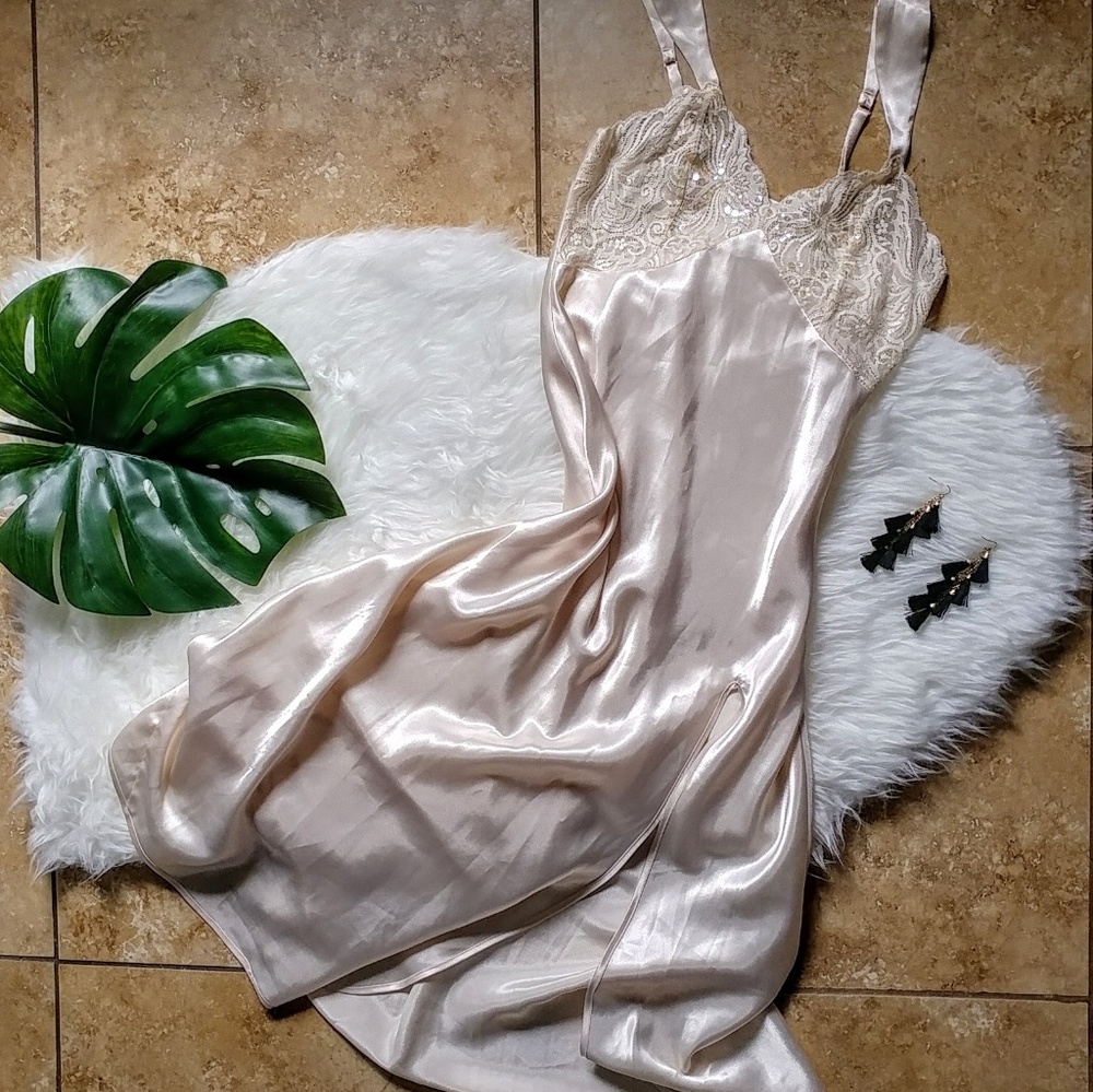 🐱 80s Vintage Victoria's Secret Slip Dress